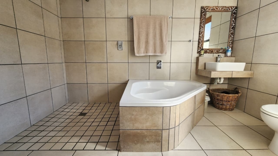 5 Bedroom Property for Sale in Vredenburg Western Cape